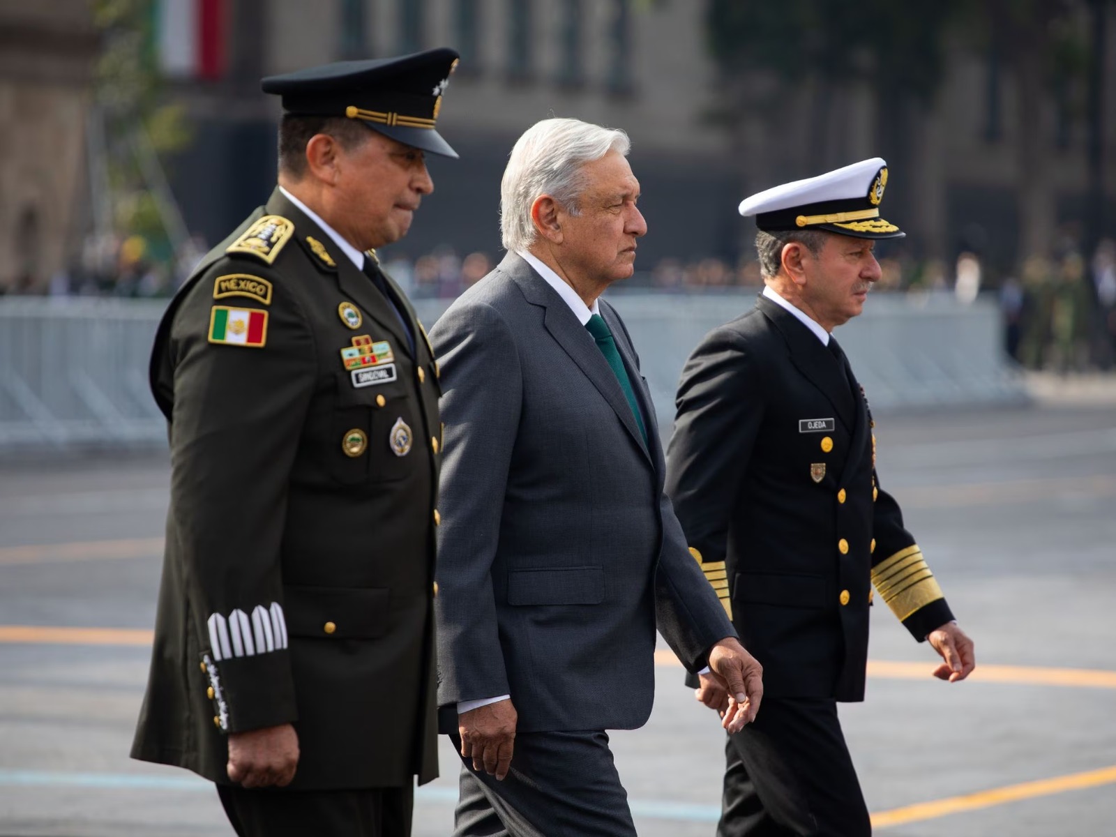 Admite López Obrador diferencias entre Semar y Sedena… y ventila que otras dependencias ‘se pelean’