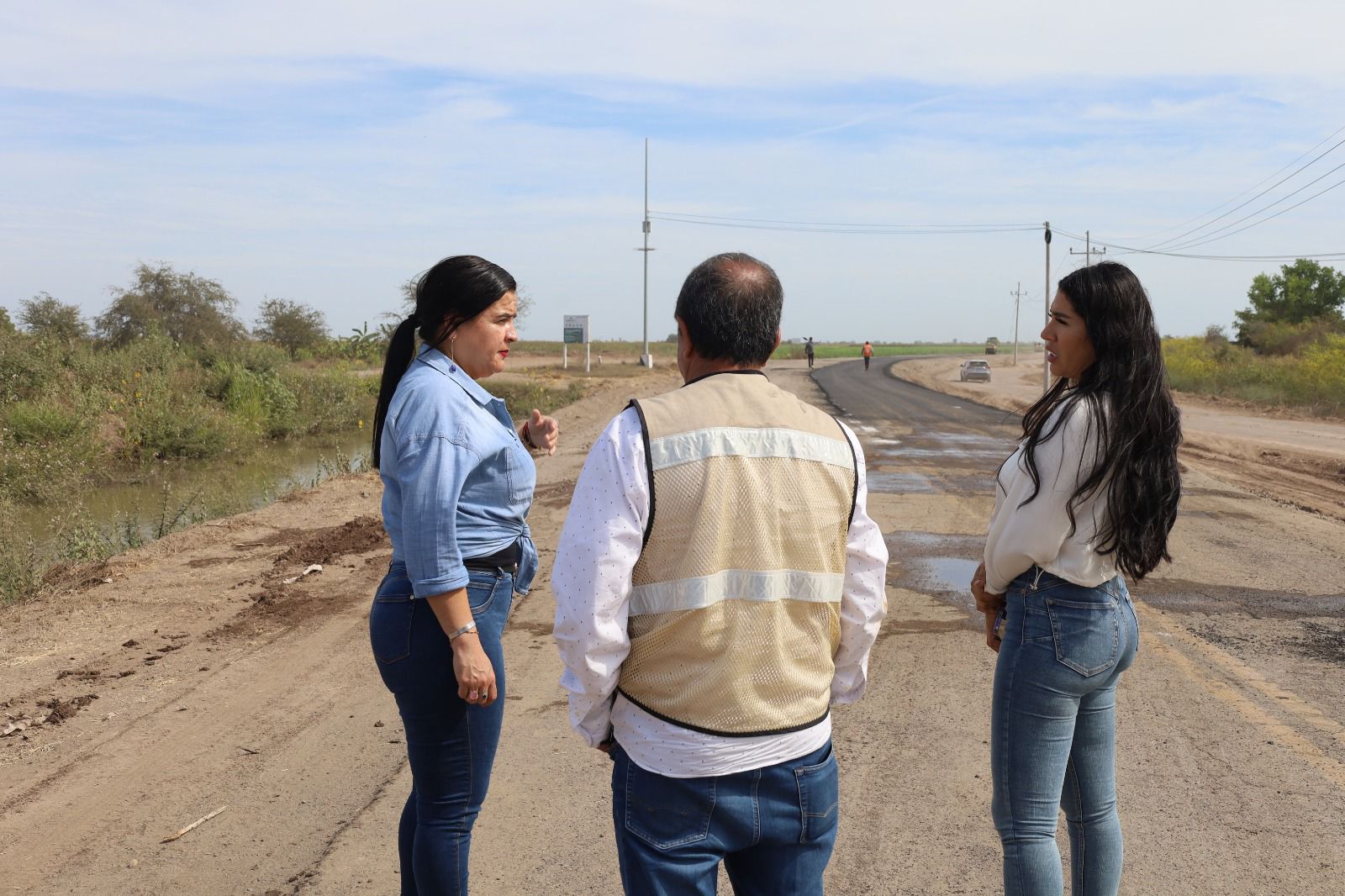 Margoth Urrea supervisa construcción y rehabilitación de carreteras que servirán a productores para la movilización de sus cosechas