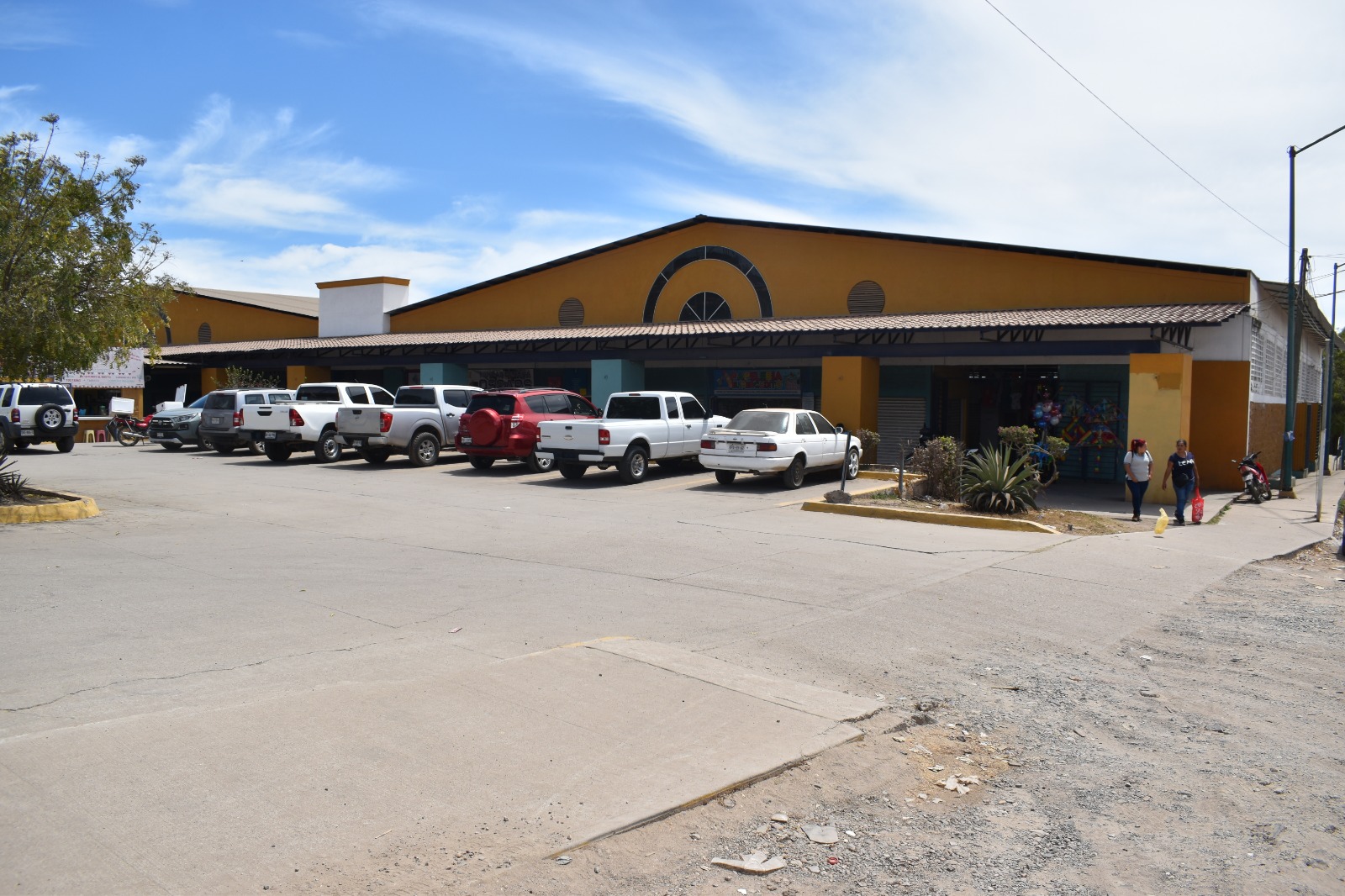Buscan evitar colapsos de drenaje en el mercado Flores Magón, instalarán trampas de grasa a comercios