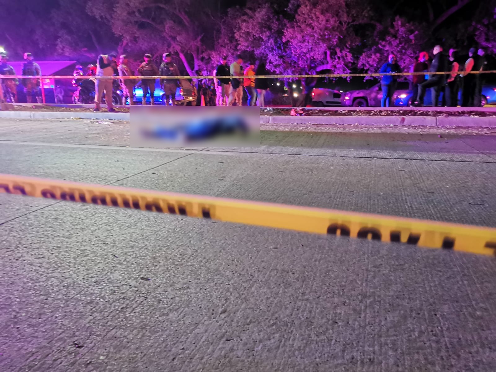 Motociclista pierde la vida y su acompañante resulta lesionado al ser embestidos por un auto en la Mochis-Topolobampo