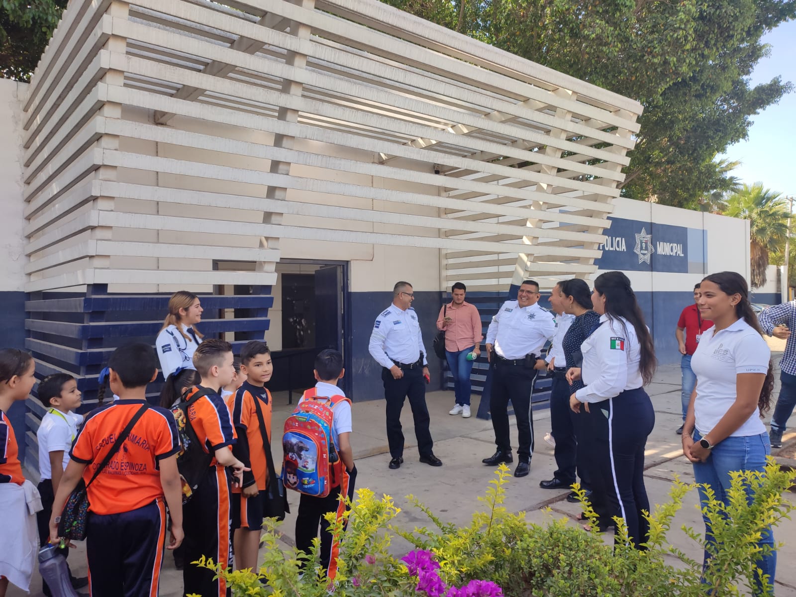 Orientan a niños sobre la importancia de las reglas viales, en Ahome