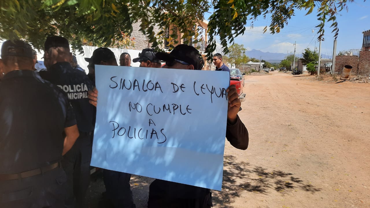 Paran labores policías del municipio de Sinaloa; exigen aumento salarial