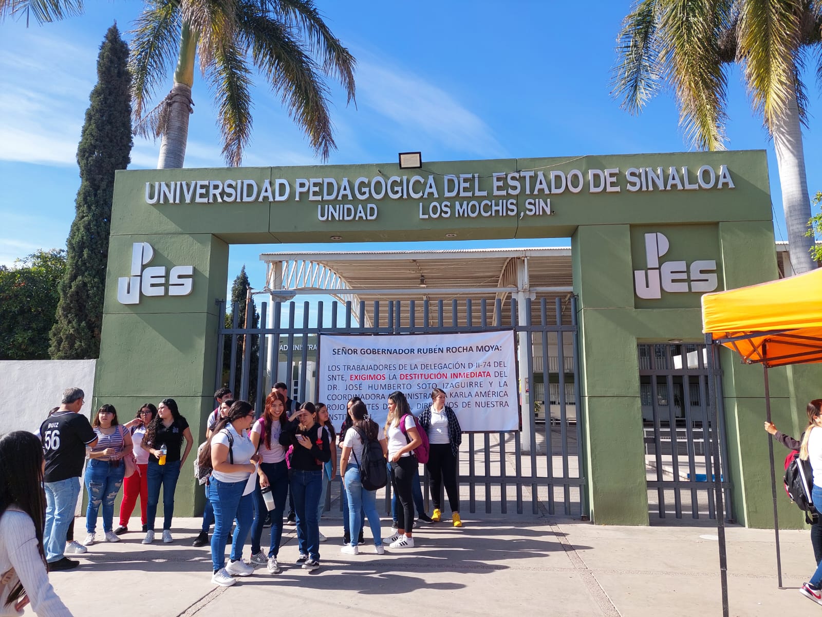 Administrativos y profesores que tomaron la UPES en Los Mochis, trabajan bajo protesta