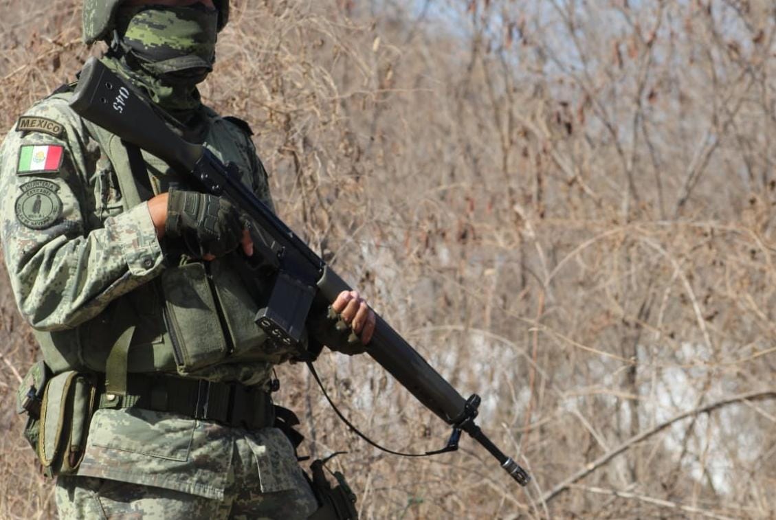 Se enfrentan a balazos militares y agentes de FGE con grupo armado en la sierra de Badiraguato