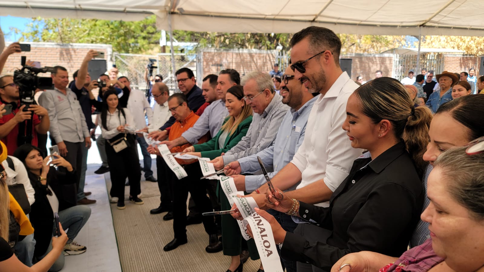 Rocha Moya y Gámez Mendívil inauguran la pavimentación de calles en Culiacán