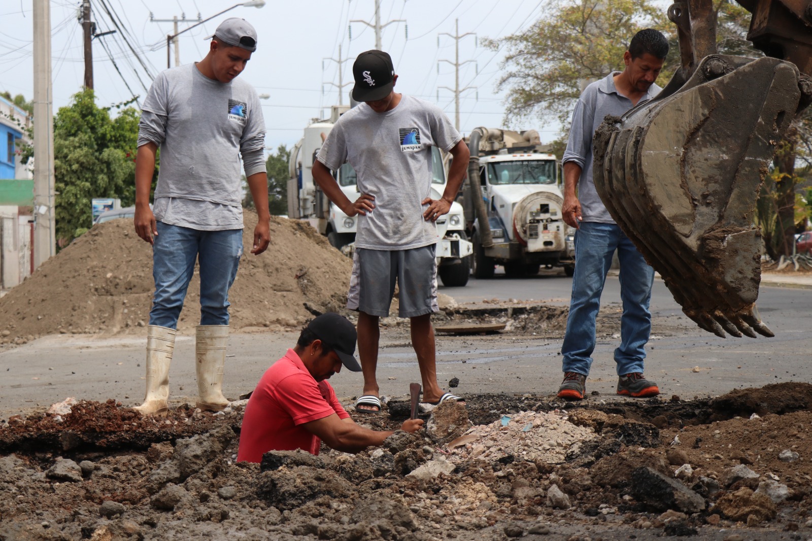 Se hunde sector en Infonavit Playas por saturación del drenaje; por reparación habrá cierre parcial en la Av. Las Torres