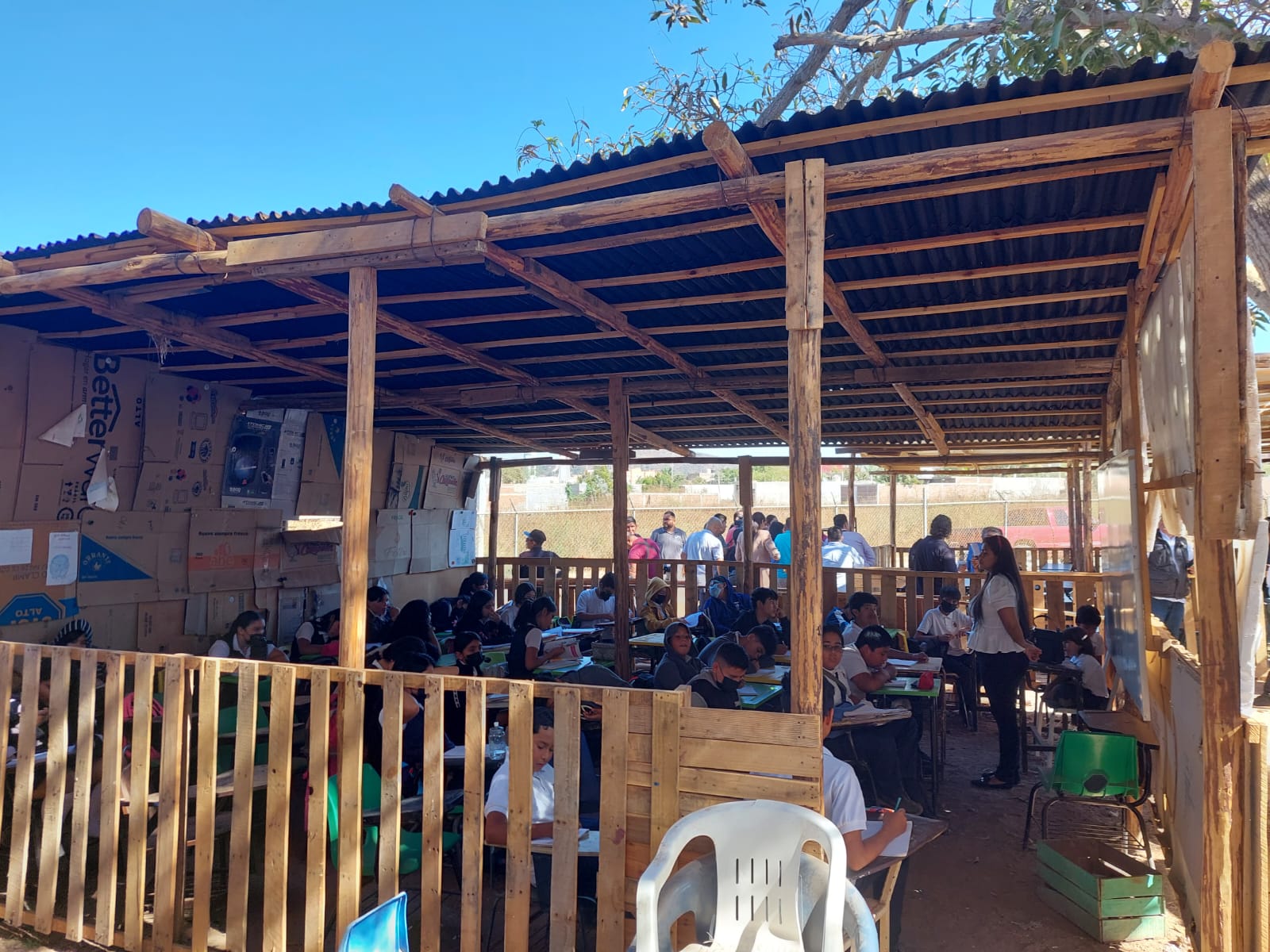 Las aulas de cartón quedarían atrás: Secundaria de Santa Teresa pide nuevos salones