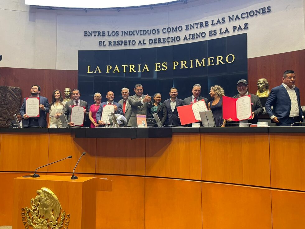 Senado de la República entrega reconocimientos a beisbolistas mexicanos por su participación en el Clásico Mundial
