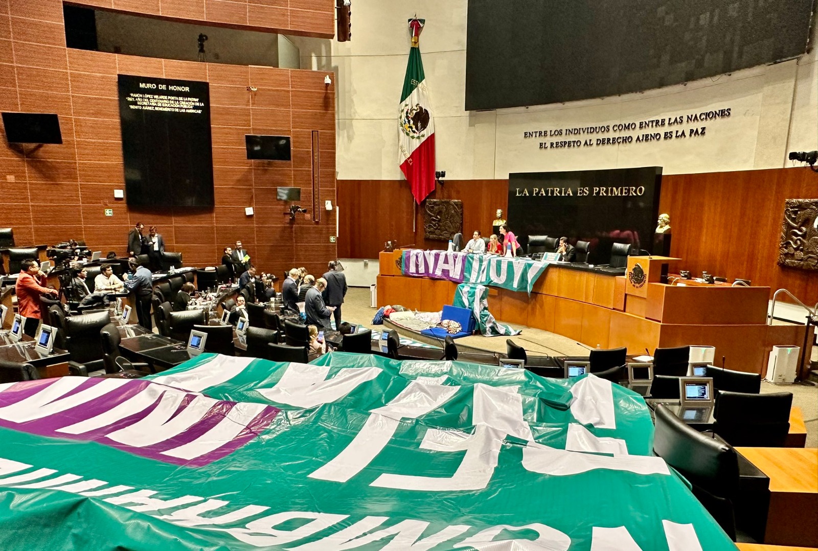 Se pronuncia López Obrador sobre el ‘campamento’ de los senadores de oposición, en defensa del INAI