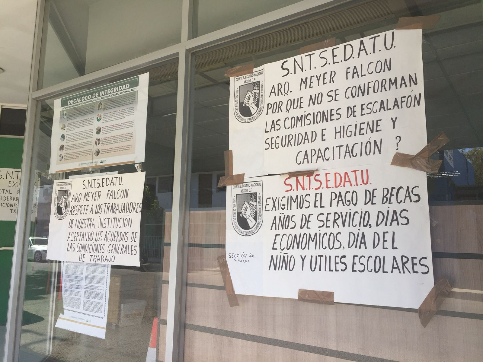 Trabajadores sindicalizados del Registro Agrario Nacional se declaran en huelga