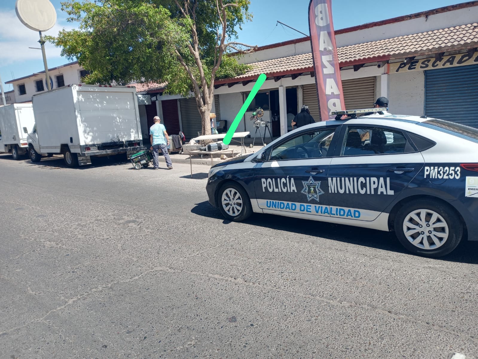 Tránsito aplica la ley a bazares que invaden banquetas y calles en Los Mochis 