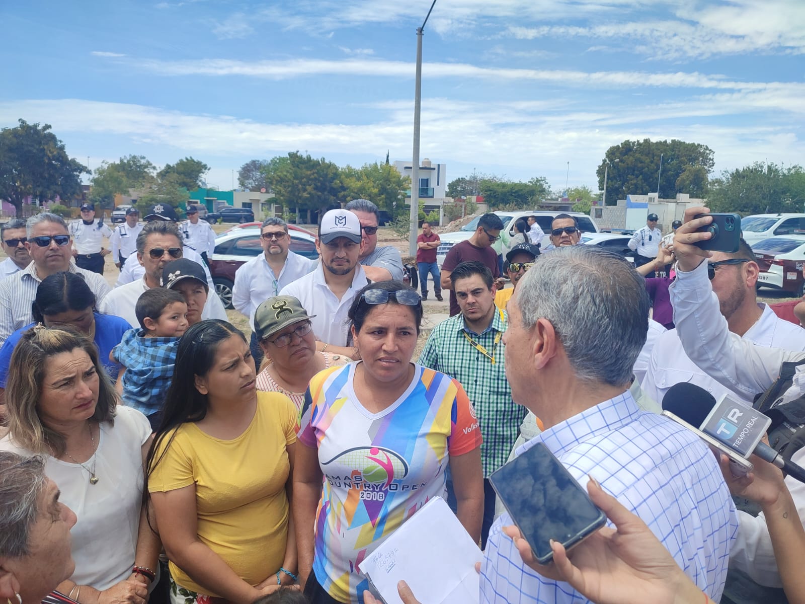 Vecinas de Santa Luz reclaman lo que es suyo; les aclaran que los terrenos son del municipio