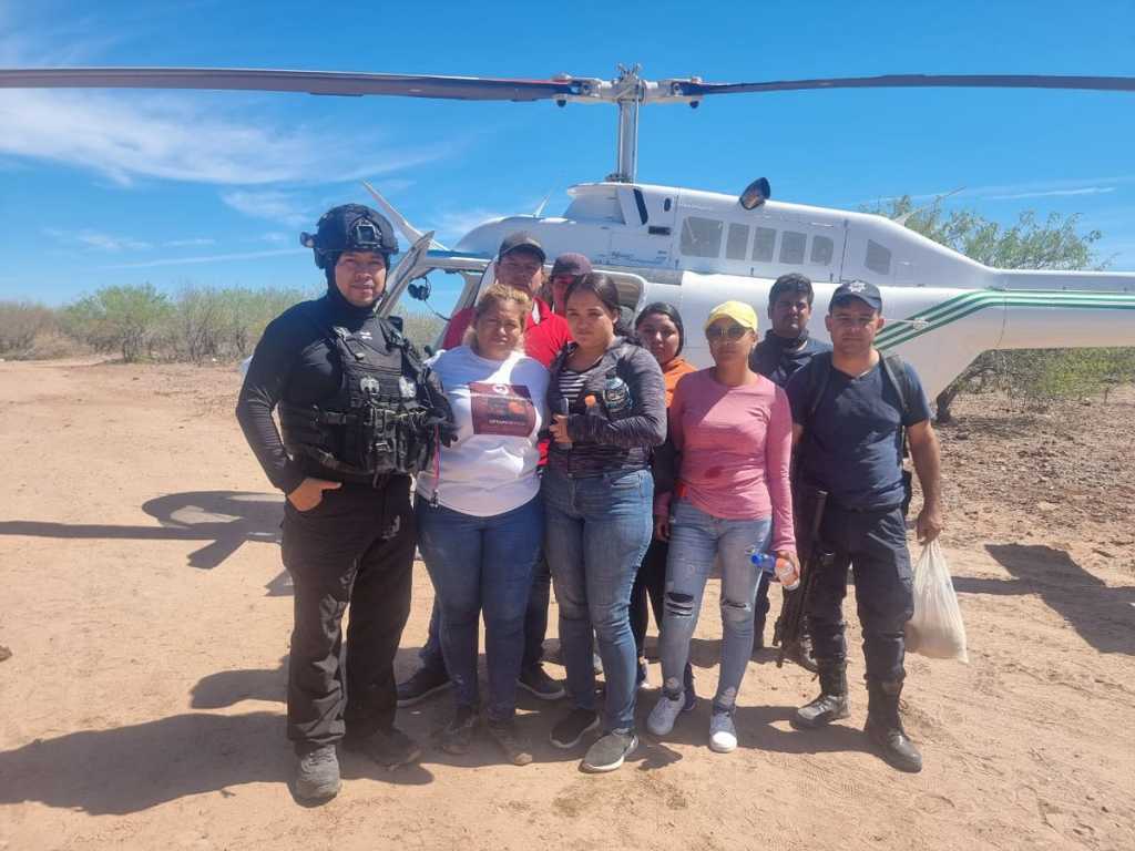 Vía aérea trasladan a la rastreadora Ceci Flores a Los Mochis