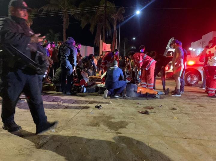 Una mujer sin vida y cinco lesionados deja volcadura en el bulevar ...