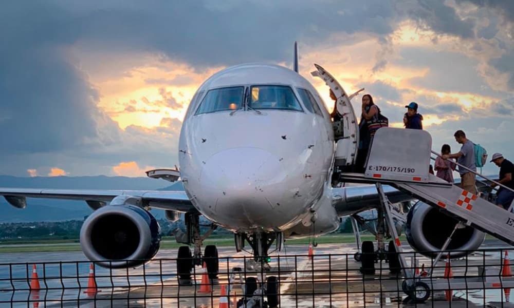 (FOTO) Esta nota de amenaza de bomba en avión fue la que provocó una fuerte movilización en el aeropuerto de Mazatlán