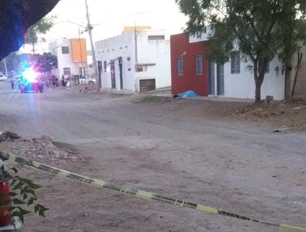 Asesinan a jovencito a balazos a las afueras de un domicilio de Culiacán