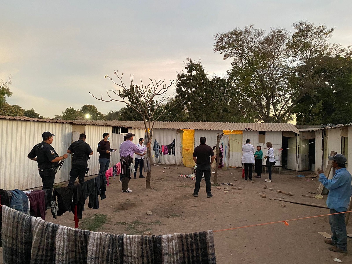En intenso barrido atienden a 15 niños y una embarazada en cuarterías de Juan José Ríos, Guasave