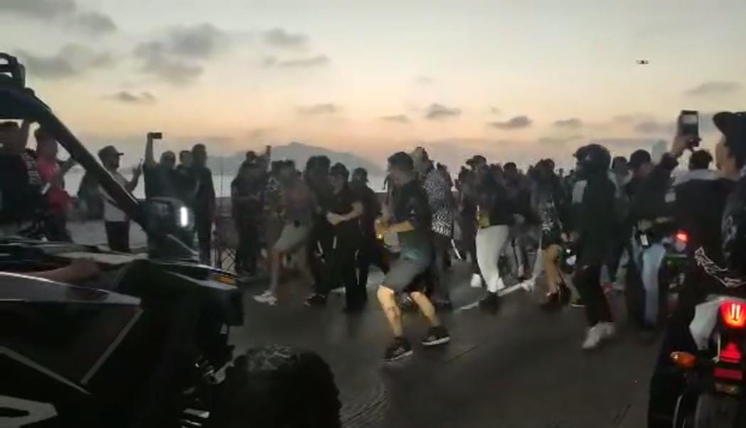 Cumplieron la tradición; cerraron el Malecón de Mazatlán para bailar el ‘Payaso Motorizado’