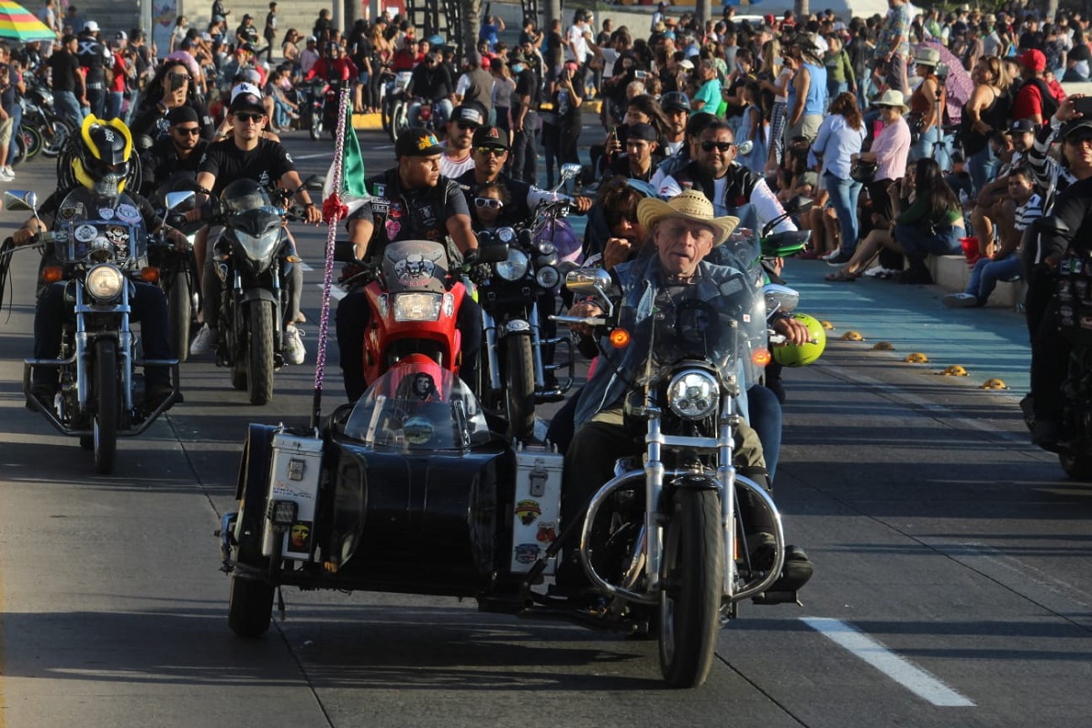 Se llena de adrenalina el malecón de Mazatlán con el desfile de la Semana De La Moto