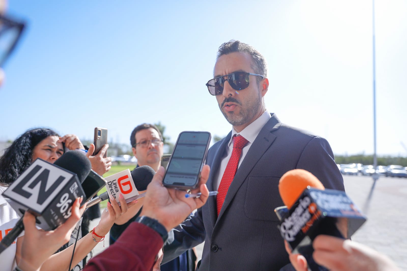 “Que no lleguen a un arreglo y se pague la totalidad de lo que se desfalcó”: diputado del PAS al llegar a audiencia por cheques robados en Congreso