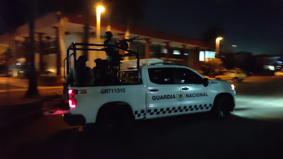 Elemento de la Guardia Nacional se da un balazo en un pie cuando limpiaba la pistola, en Ahome