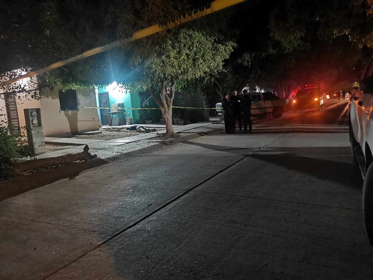 Ejecutan a balazos a un hombre afuera de su vivienda en la ciudad de Los Mochis