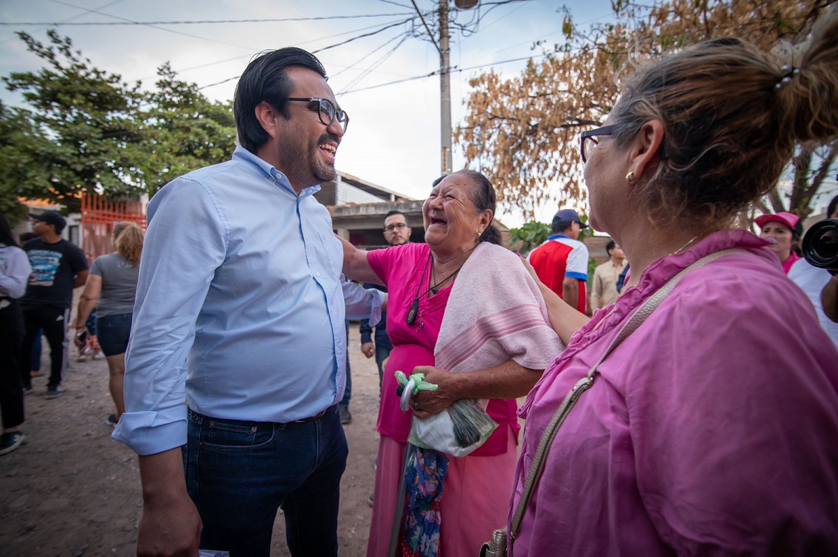 Se compromete alcalde de Culiacán ante vecinos de Los Huizaches a pavimentar 8 calles