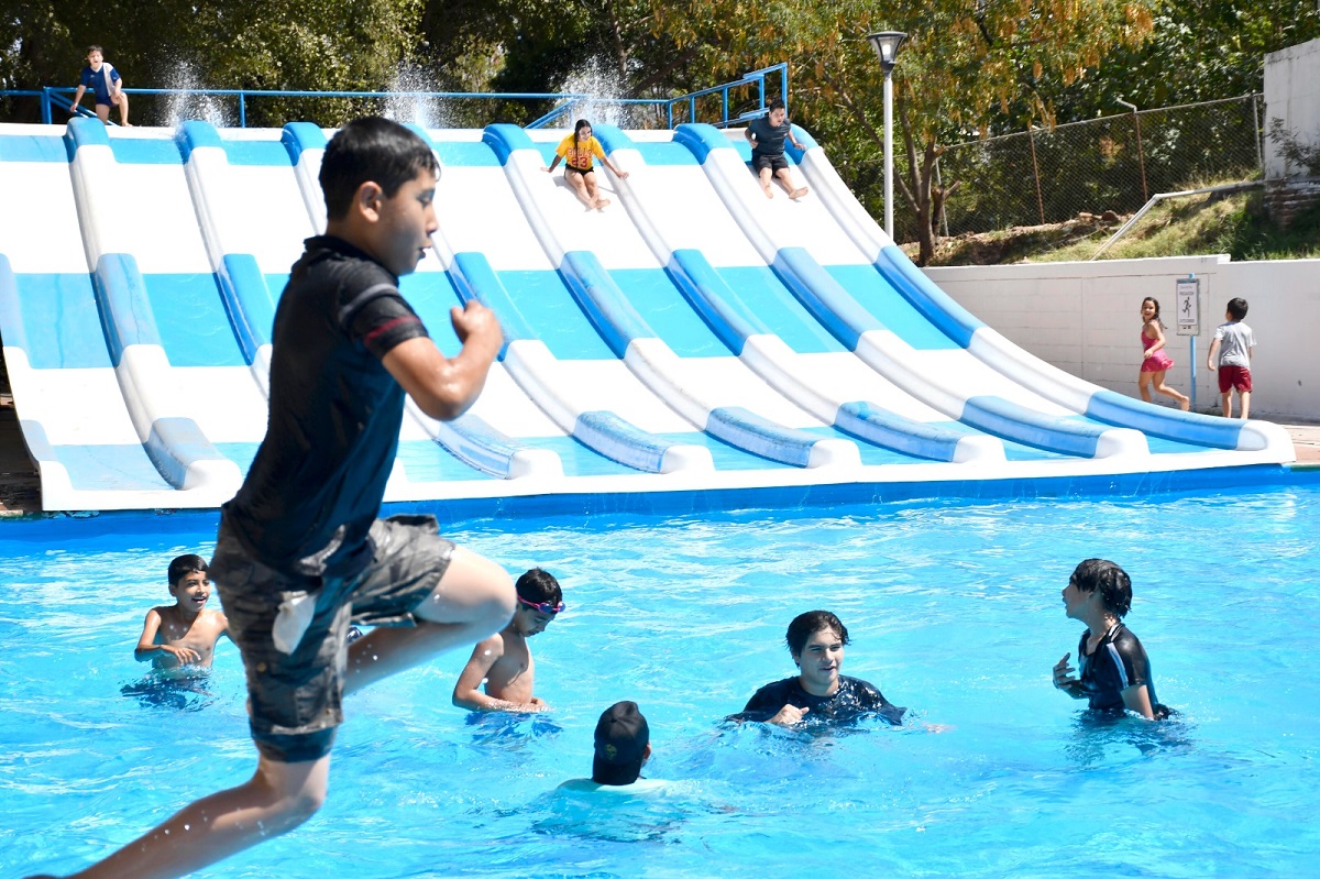 Llegan primeros visitantes a albercas del Parque Culiacán por Semana Santa 2023