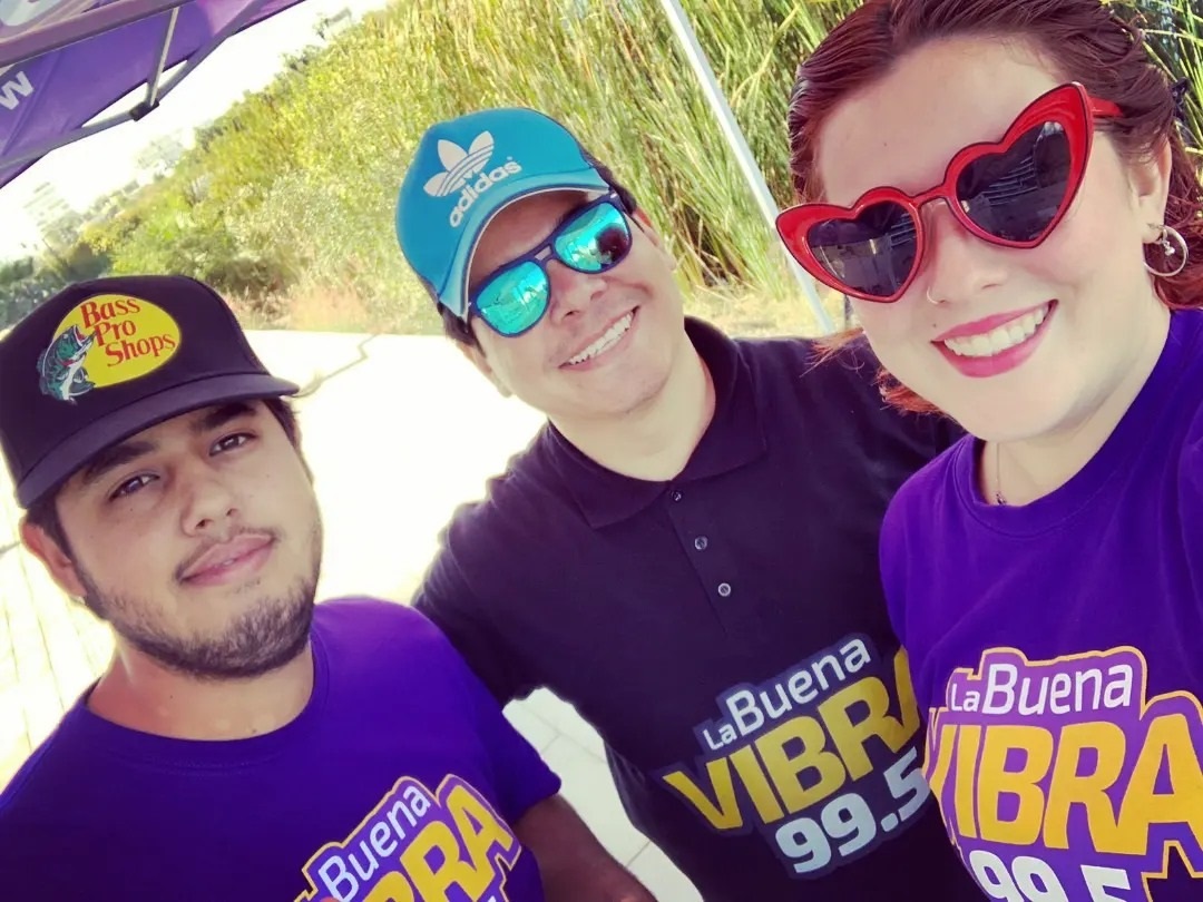 Le ponen La Buena Vibra locutores de la 99.5 FM en Mazatlán estas vacaciones