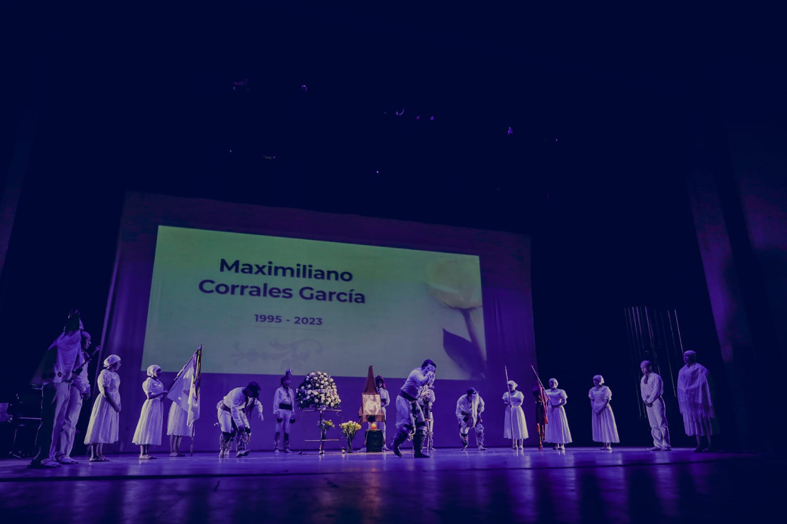 “Por favor sigue bailando y que no te detenga la estupidez de este país”; ‘Max’ será recordado como un huracán del escenario