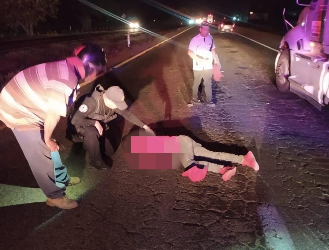 Motociclista resulta herido tras derrapar sobre la México 15, en Ahome