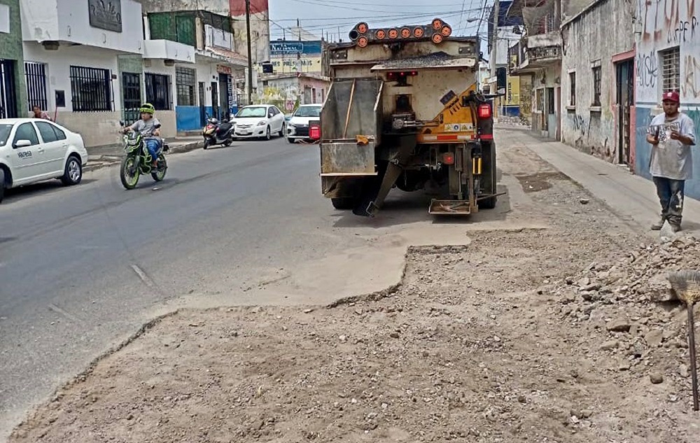 Vialidades y topes son reparados en Mazatlán como parte del programa de bacheo
