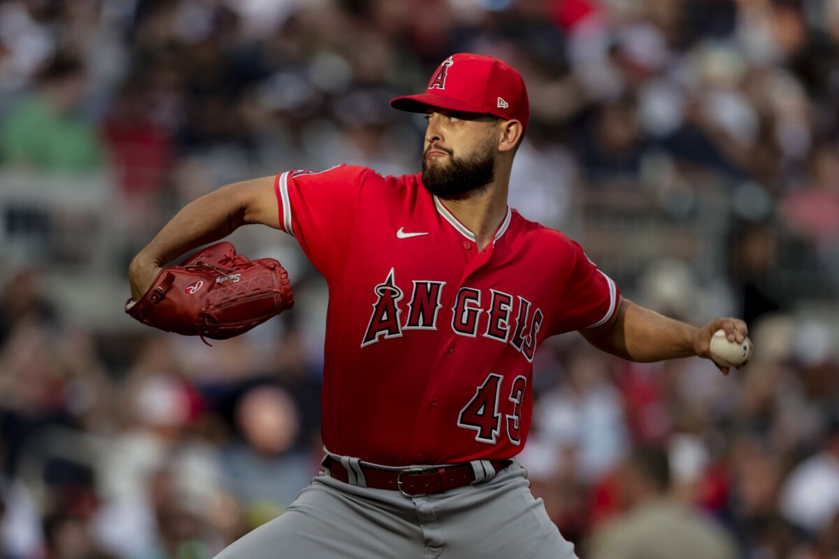 El mexicano Patrick Sandoval suma primera derrota de la temporada con los Angelinos de Los Ángeles