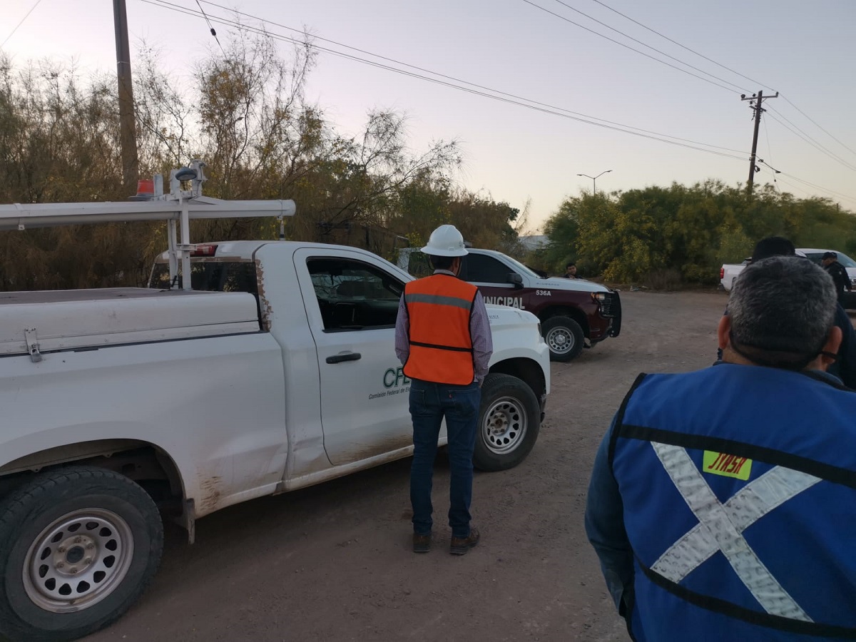 Policías de Ahome retienen a trabajadores de la CFE por cortar la energía eléctrica al Rastro Municipal