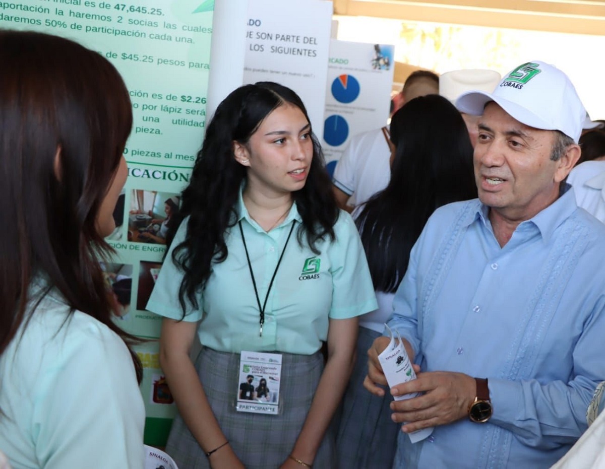 Presentan estudiantes 21 proyectos en la quinta Feria Emprende Cobaes para el Bienestar