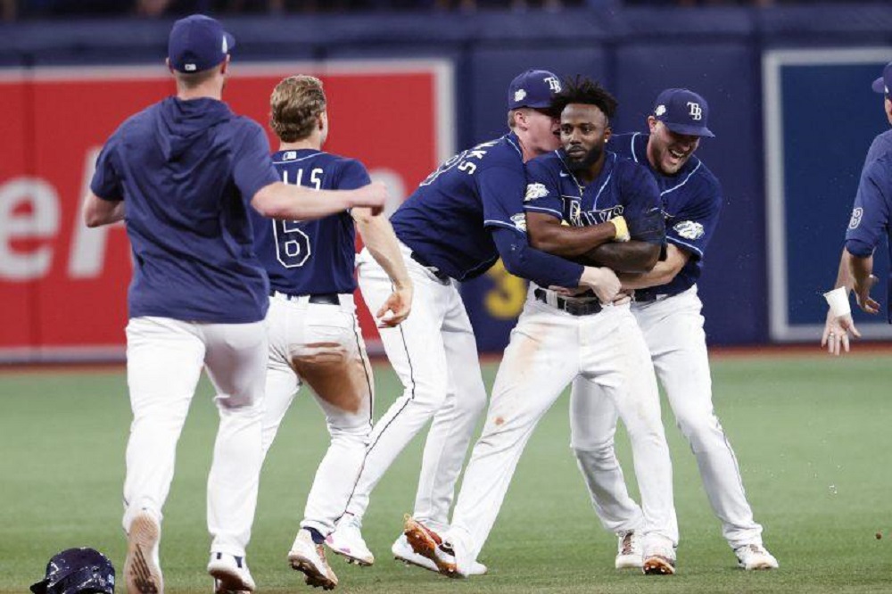 Randy Arozarena conecta cuadrangular y los Rays imponen récord en MLB