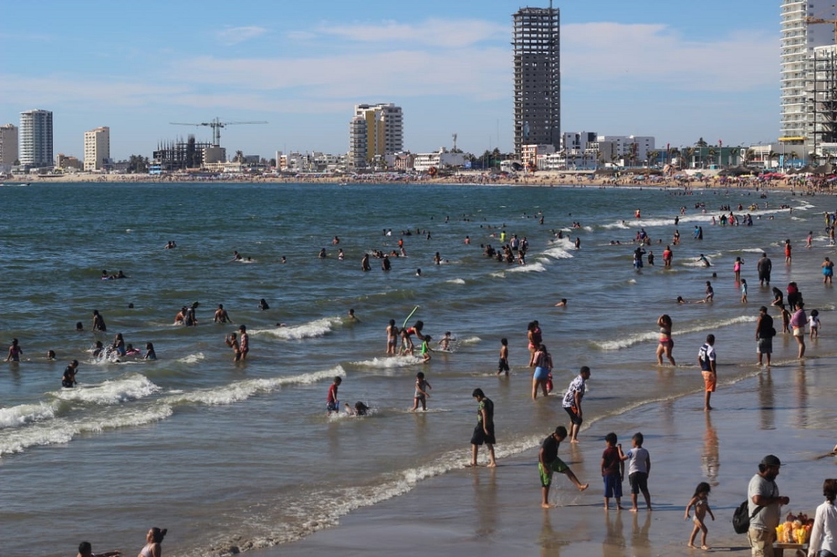 Último día de Semana Santa con menor afluencia en Mazatlán, tan solo 33 mil bañistas en playas