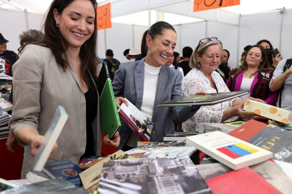 ‘La lectura transforma nuestras mentes, nos hace pensar y nos hace críticos’: Claudia Sheinbaum