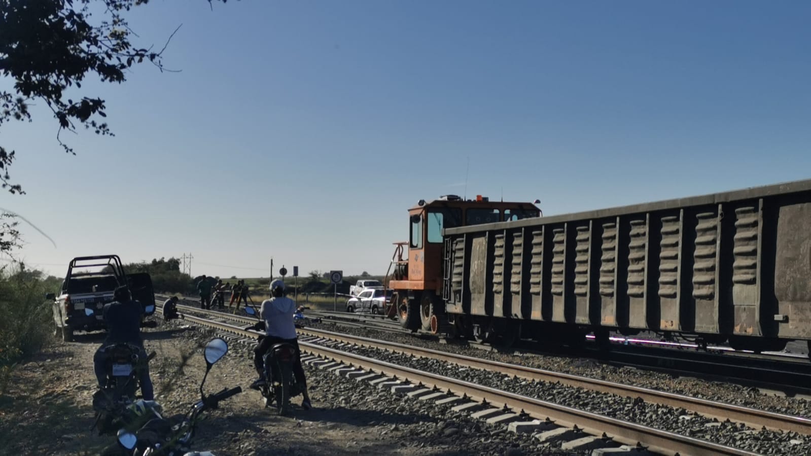 Don Andrés limpiaba las vías del ferrocarril cuando fue embestido por la máquina y varios vagones