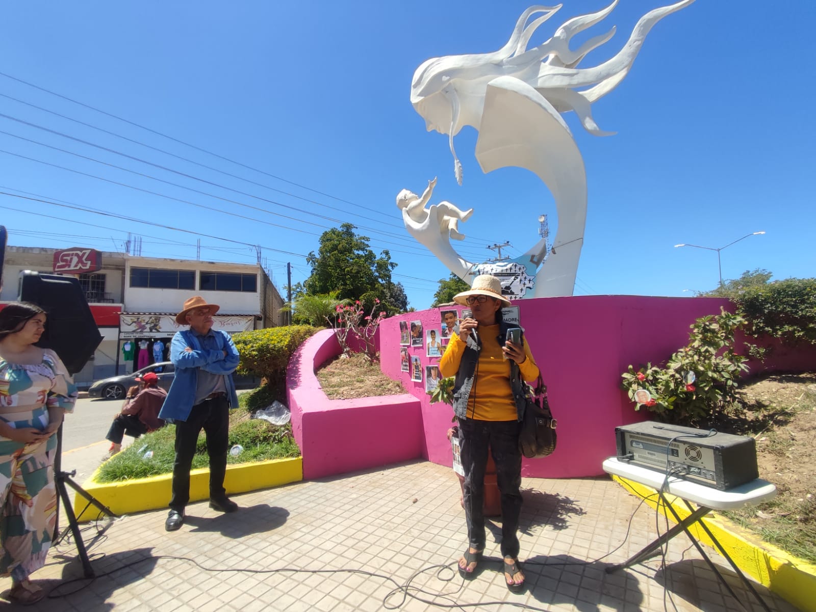 ¡10 de mayo no es de fiesta, es de lucha y de protesta!; en Guasave Las Rastreadoras visibilizan a sus desaparecidos