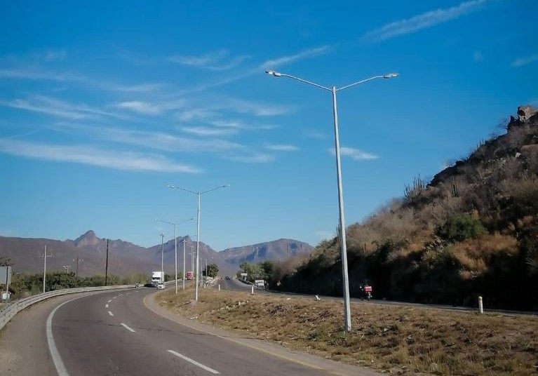 Combaten Ahome rezago de alumbrado público; arranca el programa en El Carrizo y lo extenderán a otras comunidades