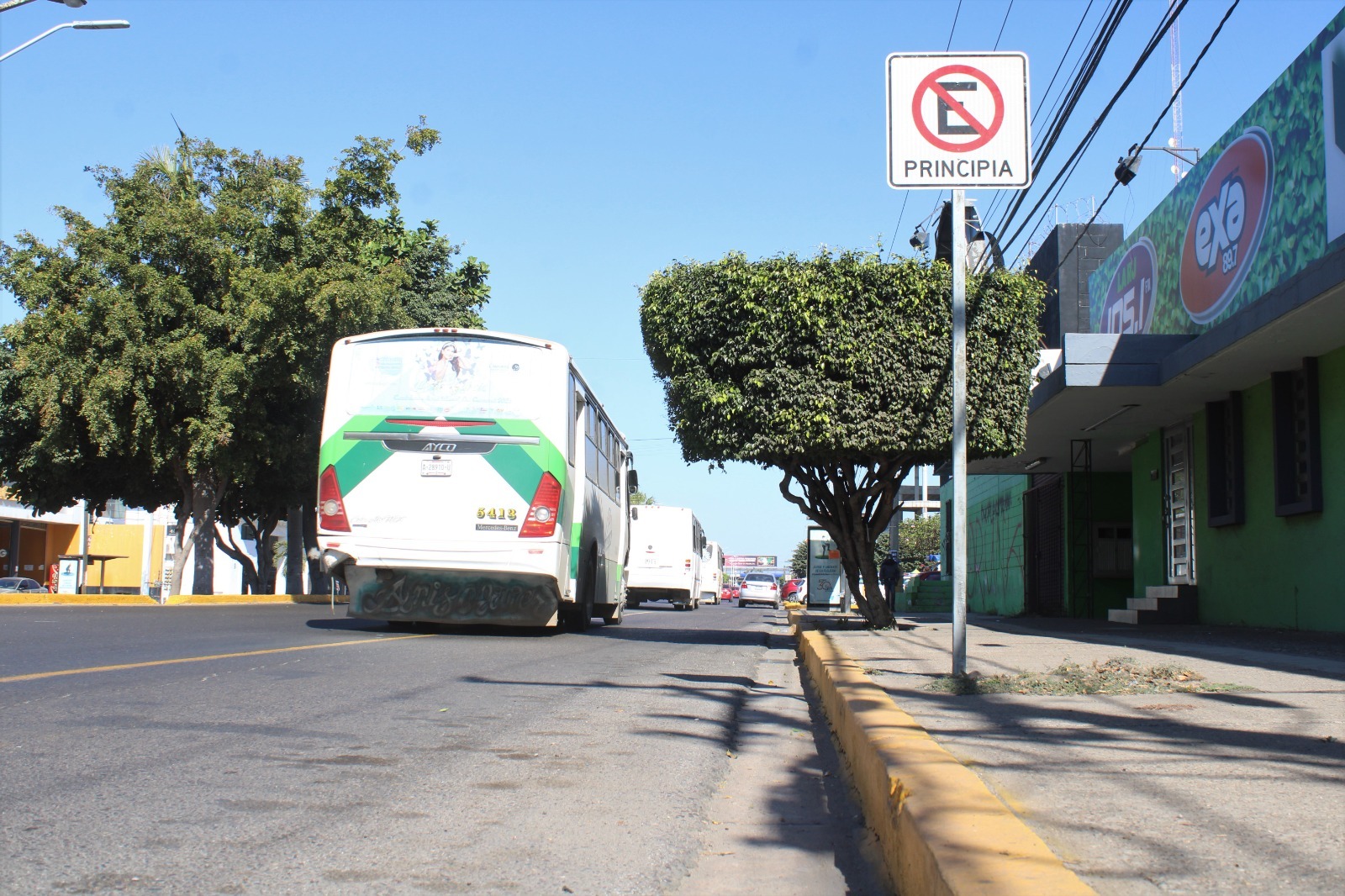Hasta 10 multas diarias aplican en Mazatlán a quienes no respetan el carril preferencial