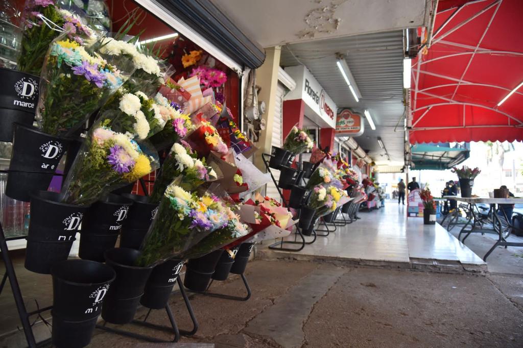 Acuerdan autoridades y floristas, aumento del 20% al precio de las flores para el Día de las Madres