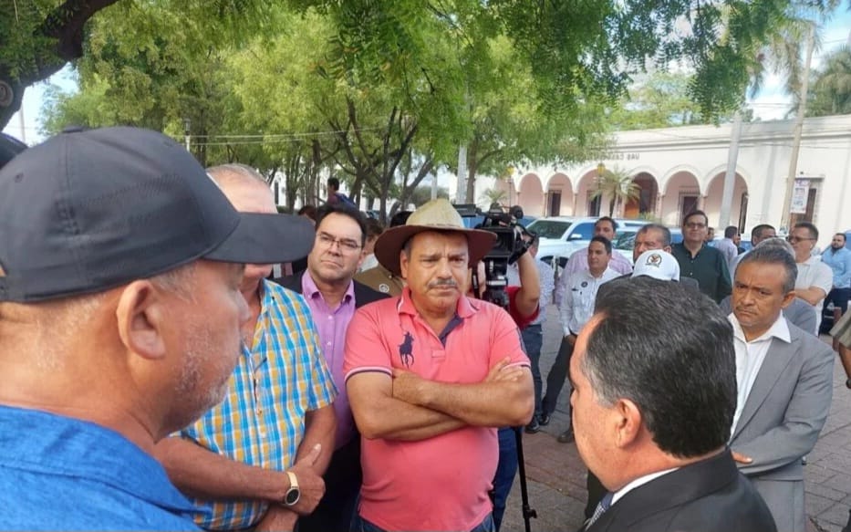 Agricultores piden apoyo a rector de la UAS en su lucha por buscar un precio justo del maíz