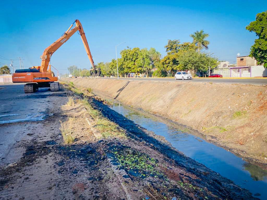 Ajustan Obras Públicas labores de limpieza de canales y drenes, además del bacheo ante temporada próxima de lluvias