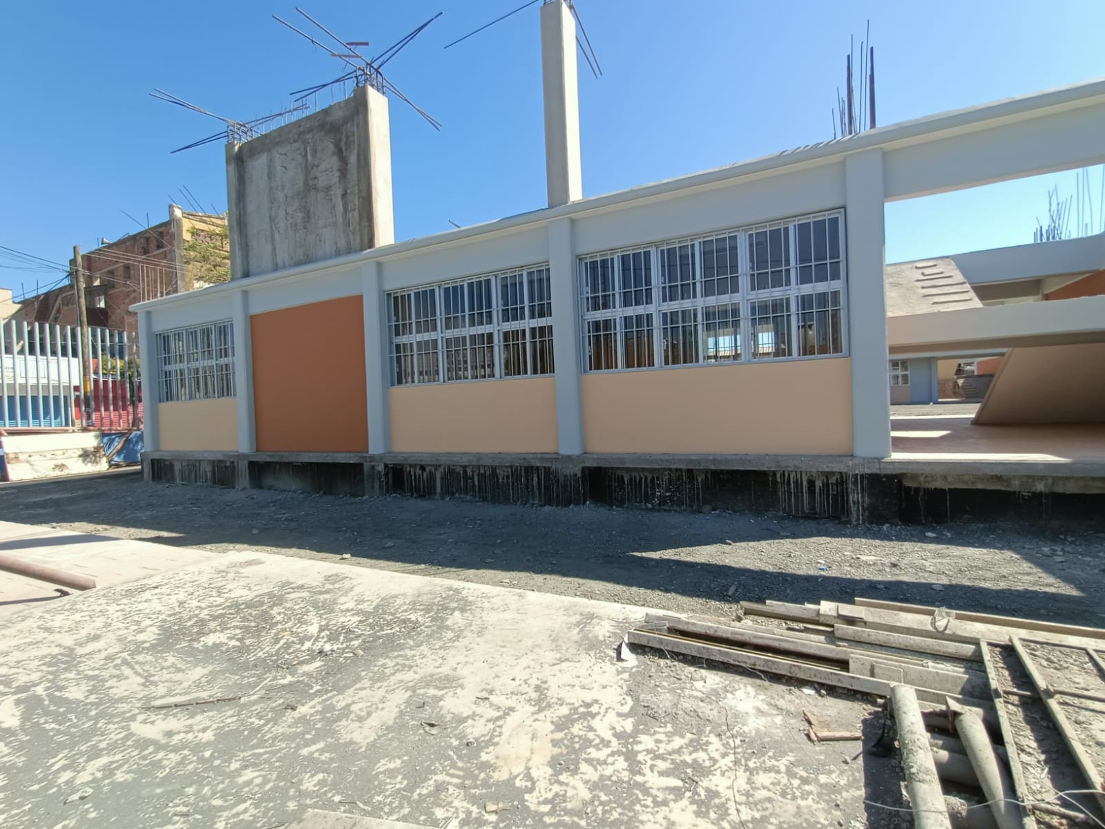 Se compromete alcalde de Mazatlán a pagar servicios y agilizar entrega de nueva escuela Sixto Osuna en Villa Unión