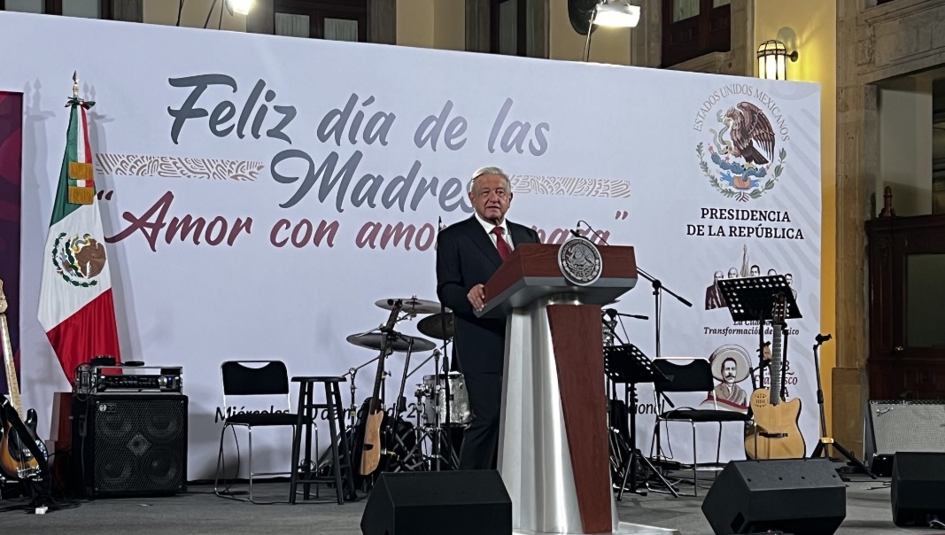 AMLO felicita a las madres este 10 de mayo; Eugenia León y María Inés Ochoa deleitarán a la ‘mañanera’