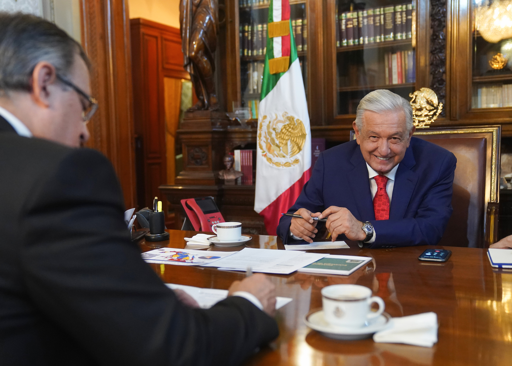 ‘Somos buenos vecinos y amigos’, López Obrador conversa con Biden por alrededor de una hora