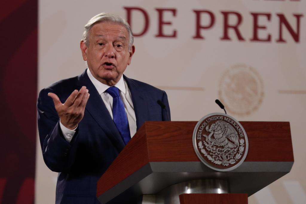 Becas para estudiantes, han logrado disminuir la deserción escolar y la cifra de jóvenes detenidos: AMLO