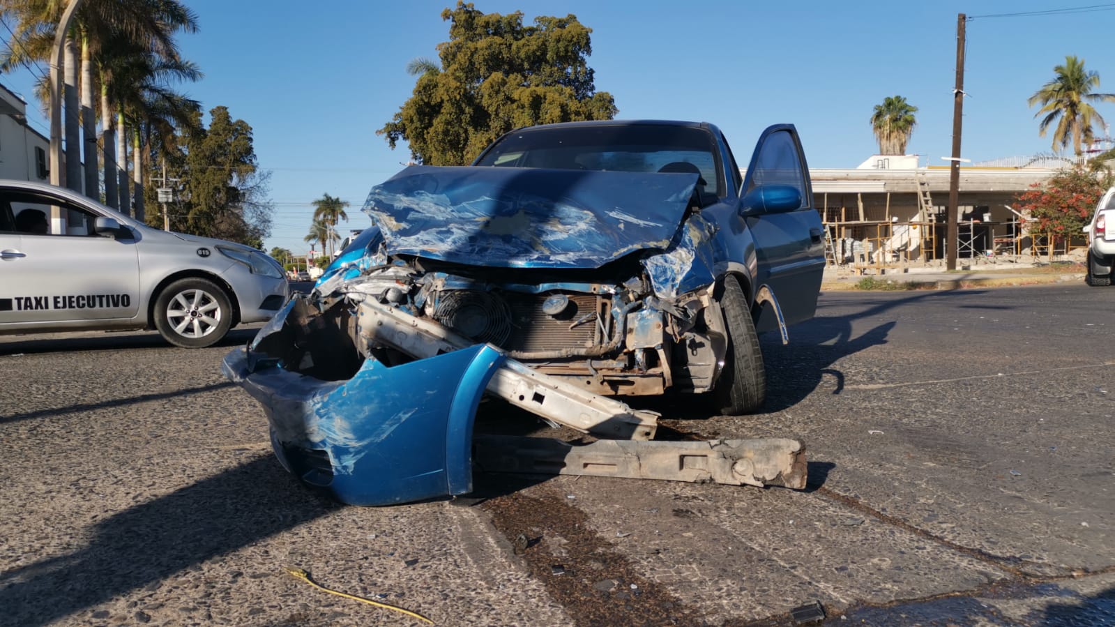 Aparatoso accidente en el sector Centro de Los Mochis deja una mujer con lesiones de gravedad